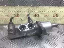 Цилиндр тормозной главный