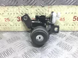 Кнопка открытия багажника