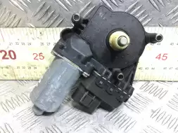 Моторчик стеклоподъемника задний левый