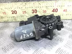 Моторчик стеклоподъемника задний левый