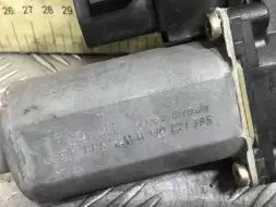 Моторчик стеклоподъемника задний правый