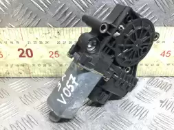 Моторчик стеклоподъемника задний правый