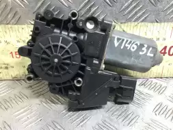 Моторчик стеклоподъемника задний левый