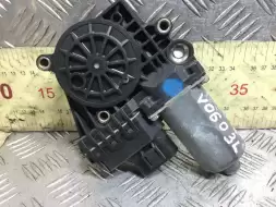 Моторчик стеклоподъемника задний левый