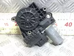 Моторчик стеклоподъемника задний левый