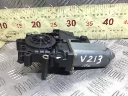 Моторчик стеклоподъемника передний левый