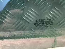 Стекло двери задней левой