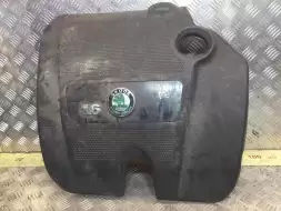 Декоративная крышка двигателя