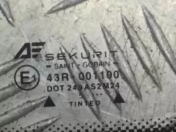 Стекло двери задней левой