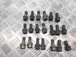 Болт колесный