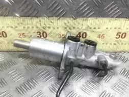 Цилиндр тормозной главный