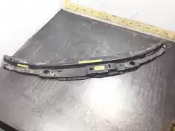 Планка под капот