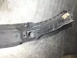 Планка под капот