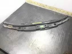 Планка под капот