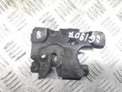 Замок капота