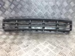 Заглушка (решетка) в бампер передний