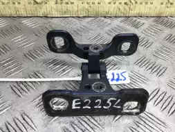 Петля крышки багажника