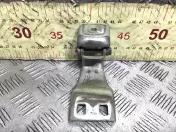 Петля крышки багажника