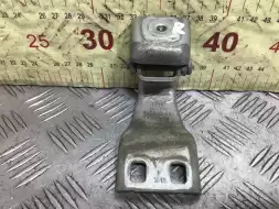 Петля крышки багажника