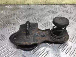 Замок капота