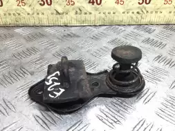 Замок капота