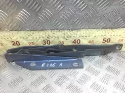 Петля капота правая