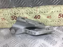 Петля капота правая