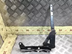 Петля капота правая