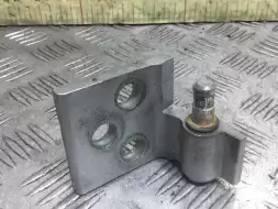 Петля двери передней правой