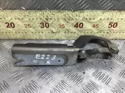 Петля капота правая