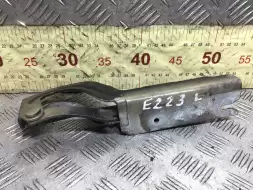 Петля капота левая