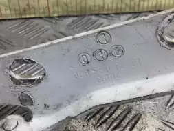 Петля капота левая