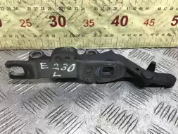 Петля капота левая