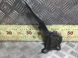 Петля капота левая