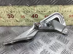 Петля капота левая