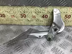 Петля капота правая