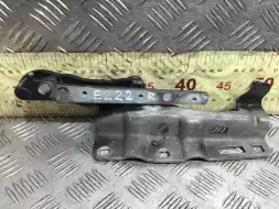 Петля капота правая