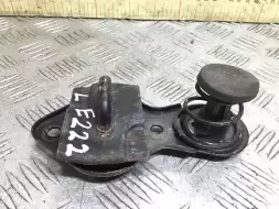 Замок капота