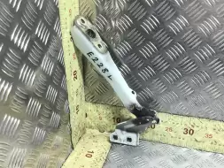 Петля капота левая