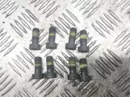 Болт маховика