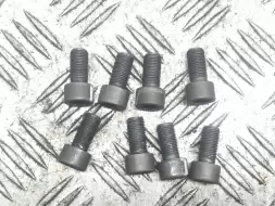 Болт маховика