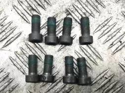 Болт маховика