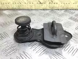 Замок капота