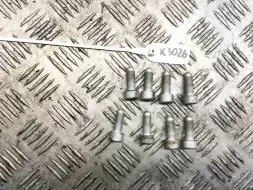 Болт маховика