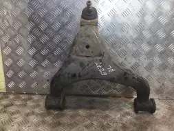 Рычаг передний левый