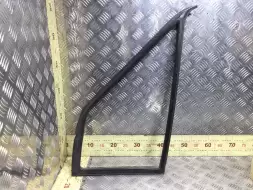 Уплотнитель двери передней левой
