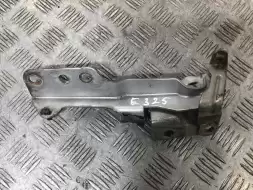 Петля капота правая
