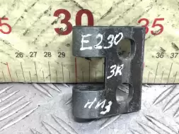 Петля двери задней правой