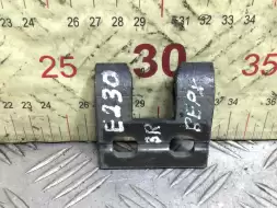 Петля двери задней правой