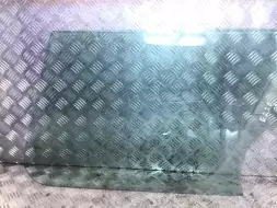 Стекло двери передней правой